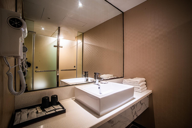 Bathroom 9