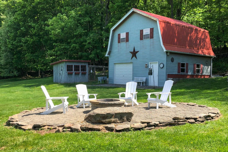 Thompson Home with Deck and Pond, 8 Mi to Elk Mountain, Susquehanna