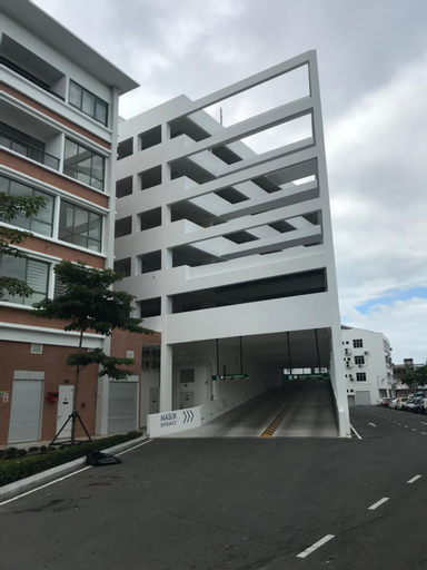 Exterior & Views