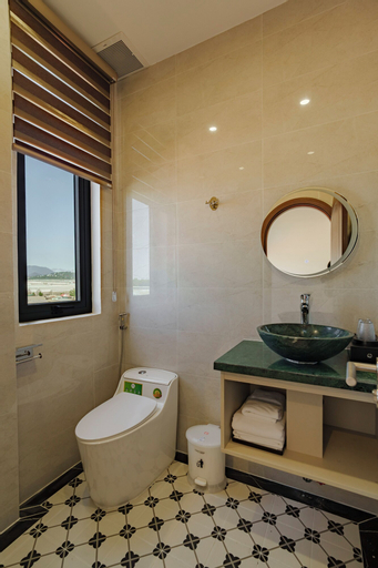 Bathroom 10
