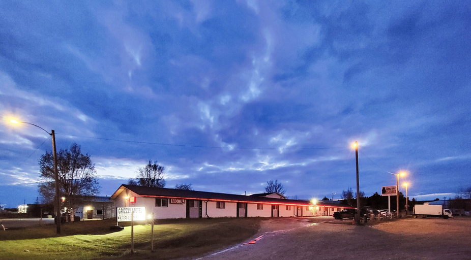 Exterior & Views 2, Grizzly Motel, Division No. 17