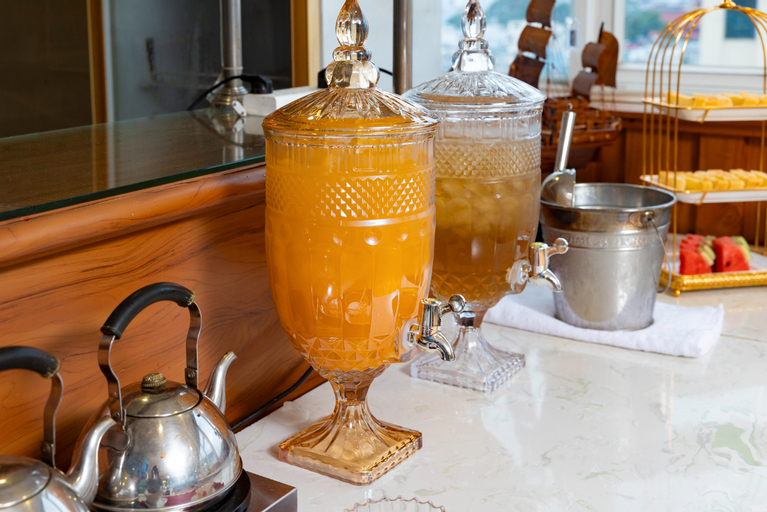 Food & Drinks 11