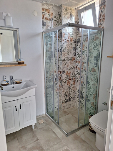Bathroom, Peromitera Imbros, Gökçeada