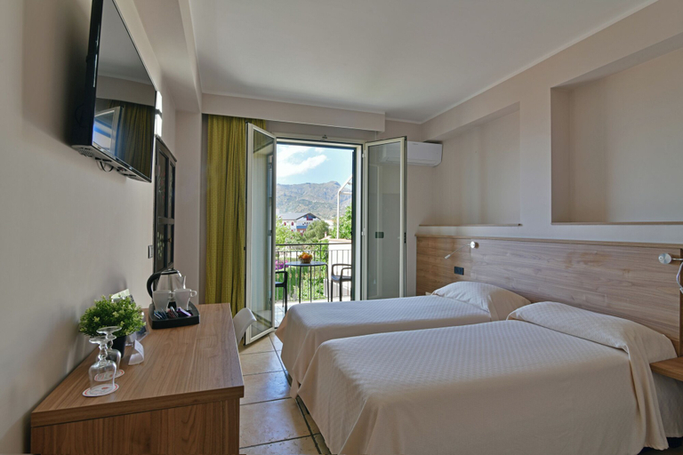 Bedroom 2, Hotel&Apartments Villa Linda, Messina