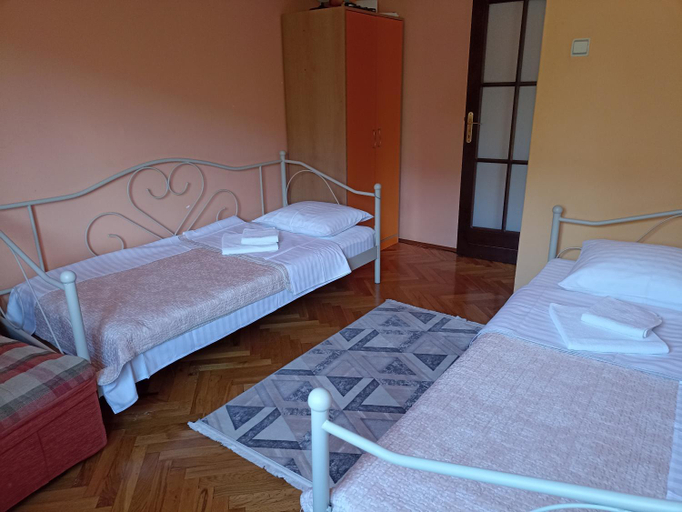 Others 5, Sole Apartments