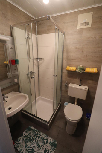 Bathroom 1, Gastehaus Ulbl, Leibnitz