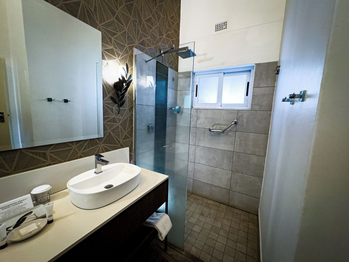 Bathroom 4, Shearwater Explorers Village, Hwange