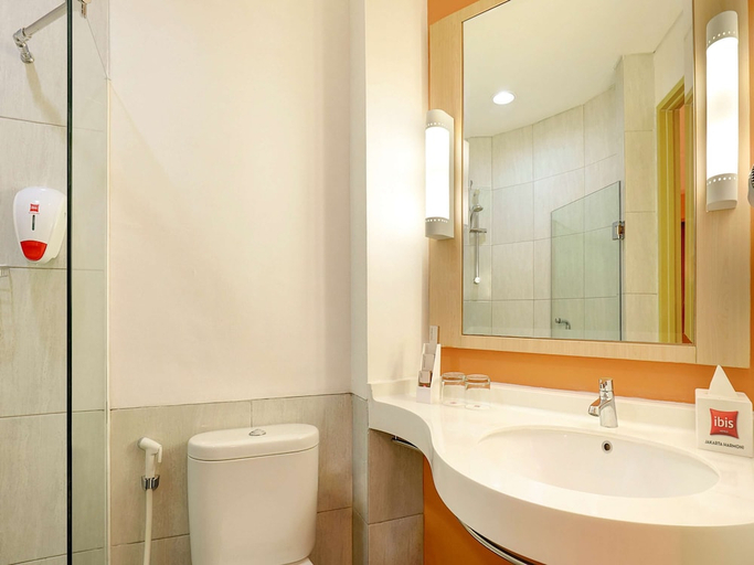Bathroom 5, Ibis Jakarta Harmoni, Central Jakarta