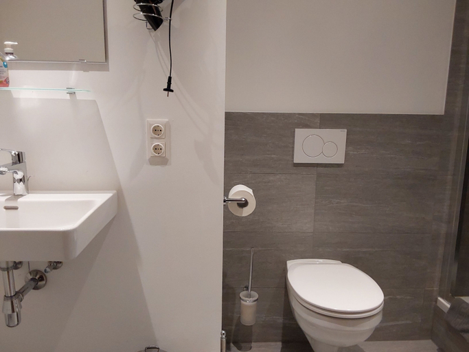 Bathroom 3, Gästehaus Huber, Zell am See