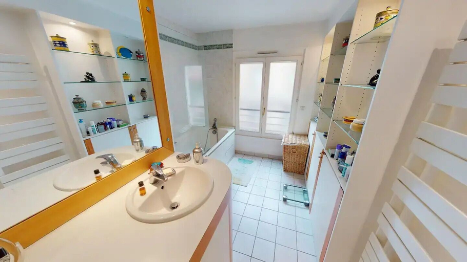 Bathroom 3, Marais Two Bedroom Haven, Paris