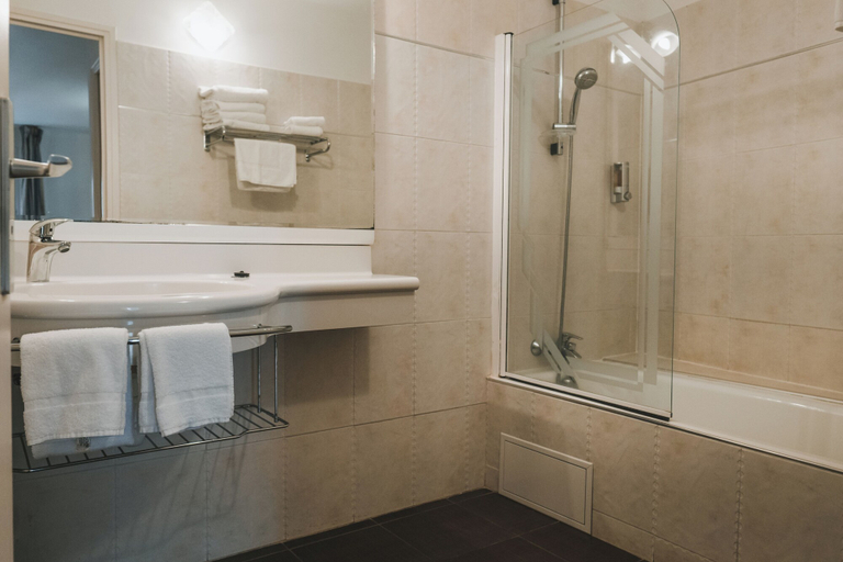 Bathroom 5, Hôtel le Subrini, Corse-du-Sud