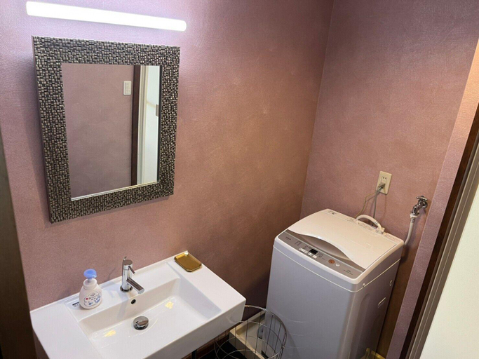 Bathroom 2, Parkside Inn Hakata, Fukuoka