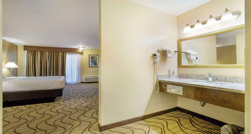 Bathroom 4, SureStay Plus Hotel by Best Western Sacramento North, Sacramento