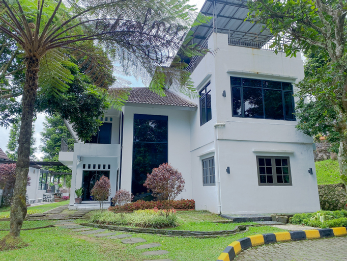 Exterior & Views 16