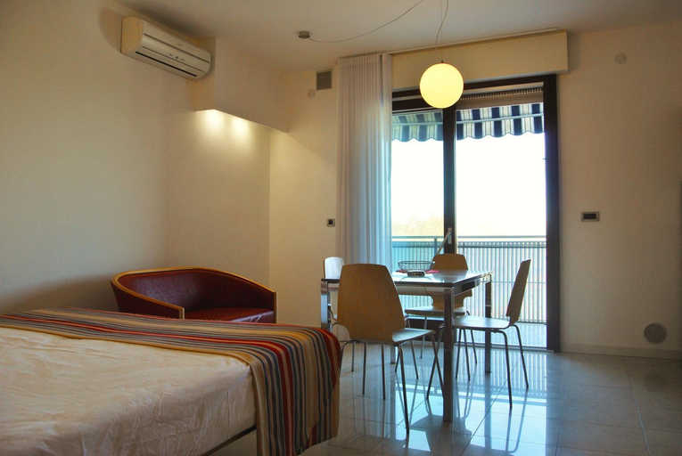 Bedroom 3, Aparthotel Albatros, Udine