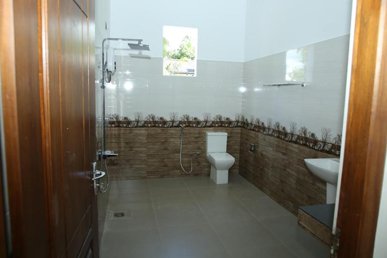 Bathroom 2, Swallow Nest Homes, Dickwella