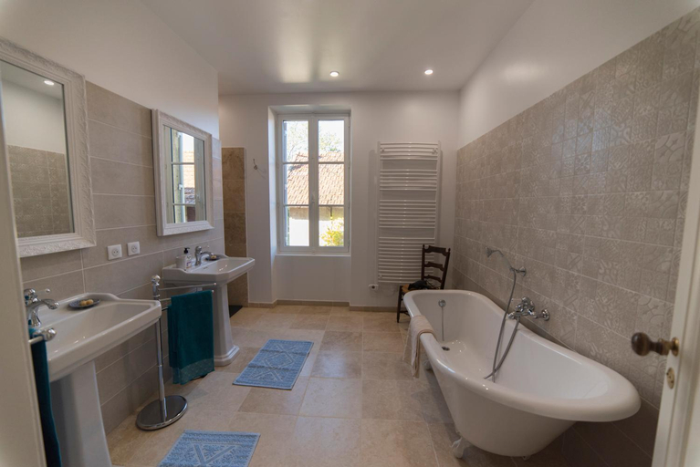 Bathroom 2, Chateau Biset, Gironde