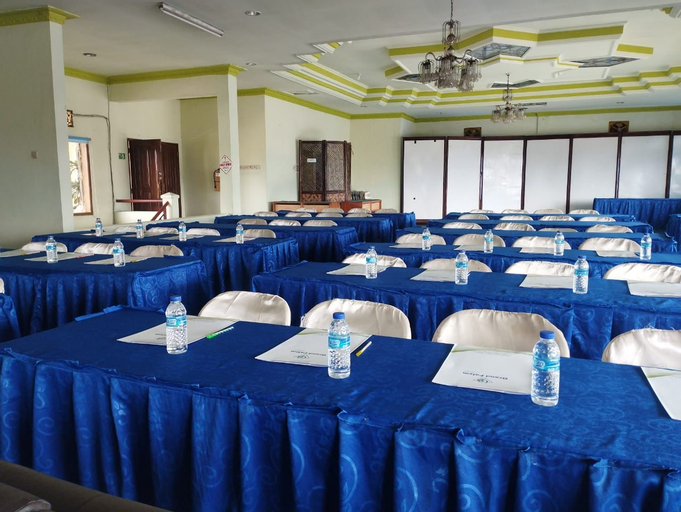 Business Facilities 13