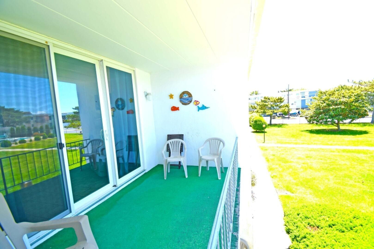 Property grounds 3, Bay Colony 16 1 Bedroom Condo by RedAwning, Worcester