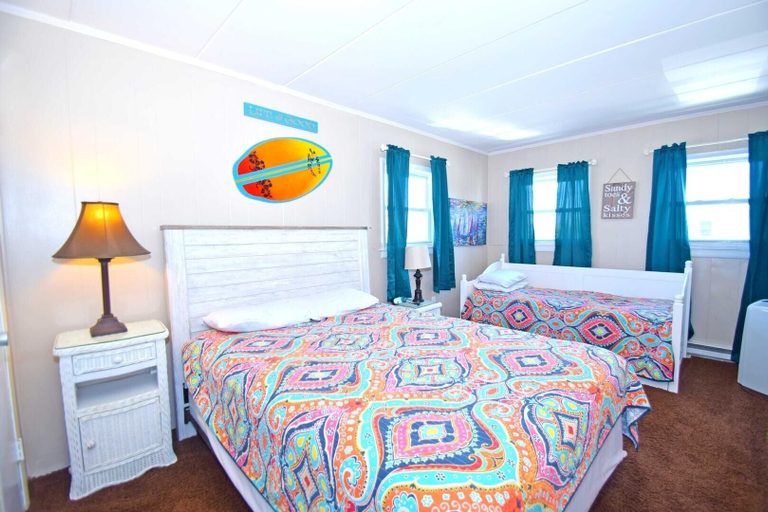 Room 4, Bay Colony 16 1 Bedroom Condo by RedAwning, Worcester