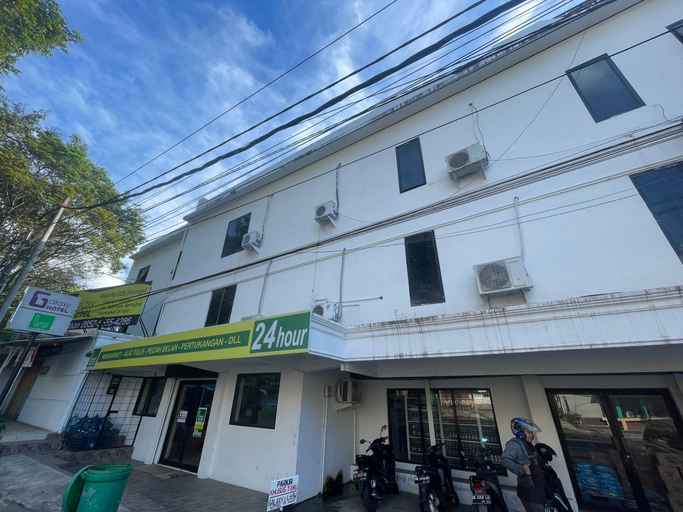 Exterior & Views 2, RedDoorz @ Jalan Sam Ratulangi Manado, Manado