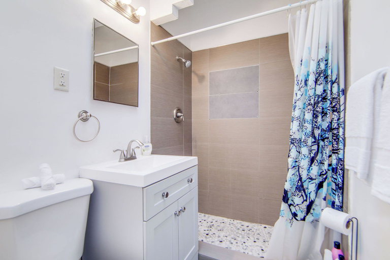Bathroom, Comfy 1 B/R, Near Ocean Dr and Beach - South Beach, Miami-Dade