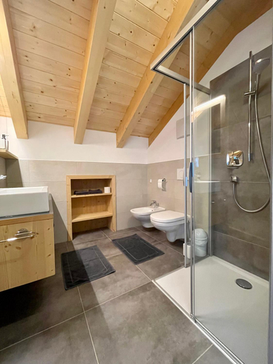 Bathroom 3, Sartu Apartments, Bolzano