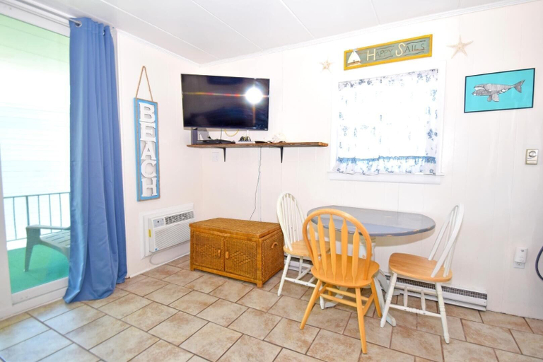 Dining, Bay Colony 16 1 Bedroom Condo by RedAwning, Worcester