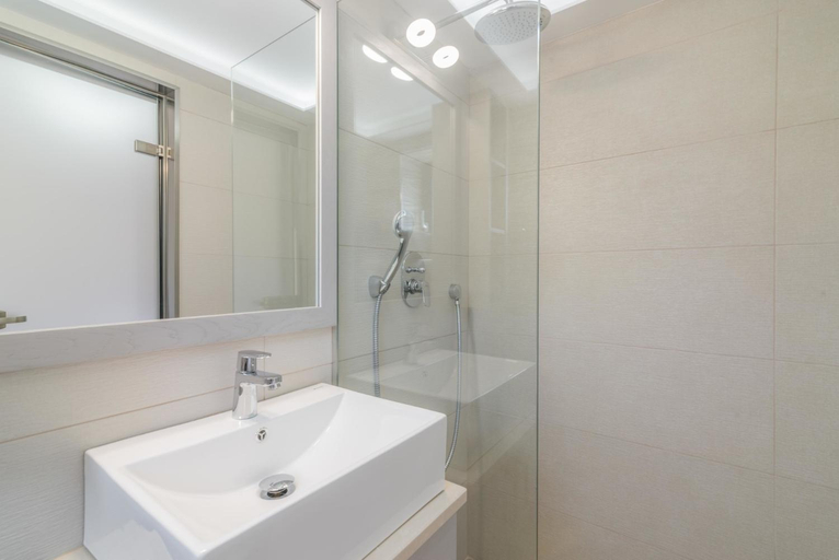 Bathroom 2, Romanza Luxury Villa, Ionian Islands