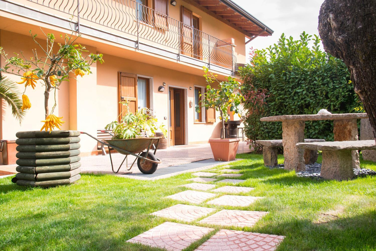 Others 5, Villa Tamas Guesthouse, Brescia