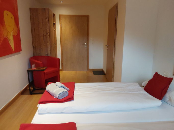 Bedroom 2, Gästehaus Huber, Zell am See