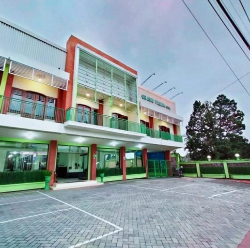 Exterior & Views 14