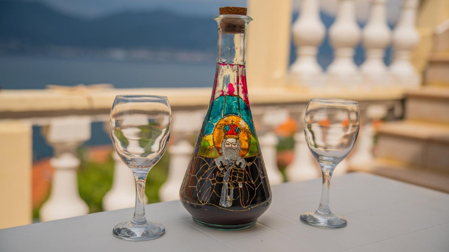 Food & Drinks 4, ARI Apartments