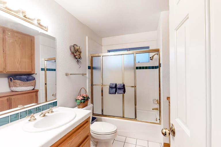 Bathroom 3, The House Of Light and Sky, San Bernardino