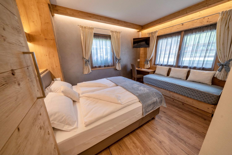 Bedroom 2, Hotel Siera Hof, Belluno