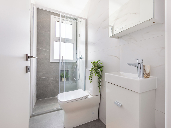Bathroom, Sanders Cruise - Spacious Studio Apt With Balcony