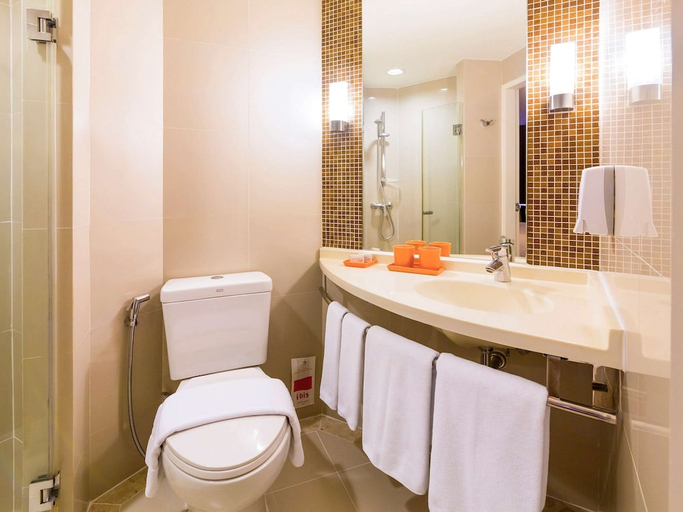 Bathroom 5, ibis Bangkok Siam, Pathum Wan