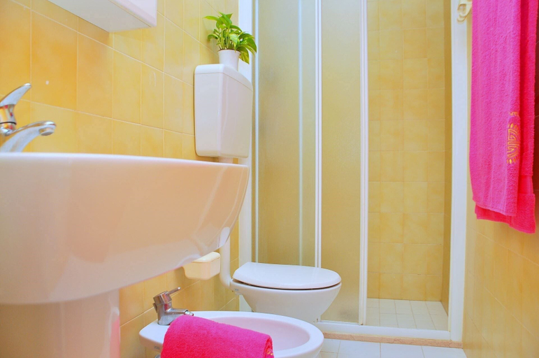 Bathroom, Find Peace by the sea in our Welcoming Flat, Venezia