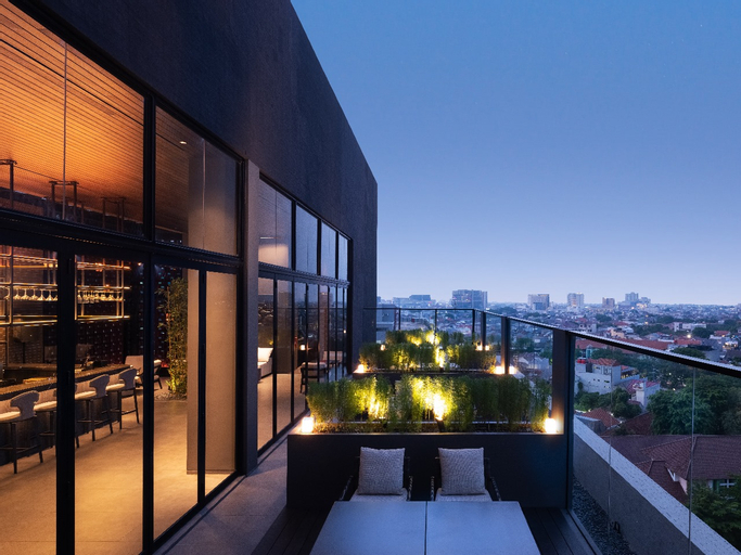 Exterior & Views 17