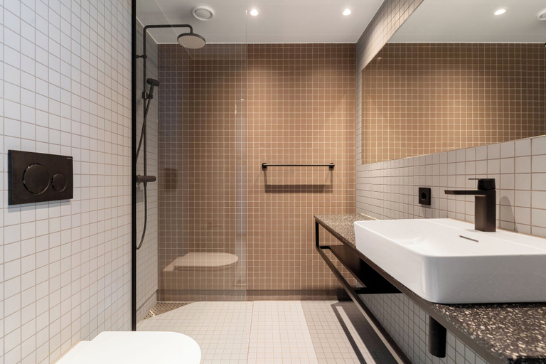 Bathroom 4, Comfort Hotel Helsinki Airport, Uusimaa