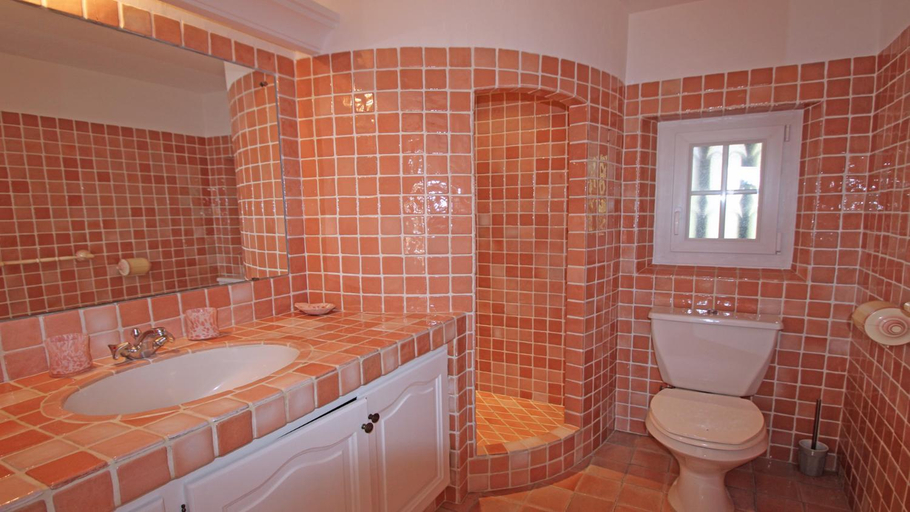 Others 5, Villa Cavok, Var