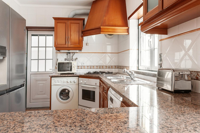 Kitchen 3, Ocean Breeze Villa, Peniche