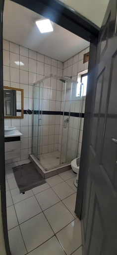 Bathroom 4, R&H Guest House, Chobe