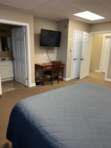 Bedroom 2, Riverview Suites, Division No. 7