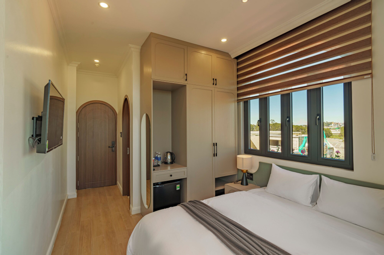 Bedroom 12