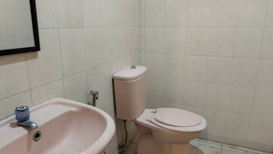 Bathroom 3, RedDoorz @ Jalan Sam Ratulangi Manado, Manado