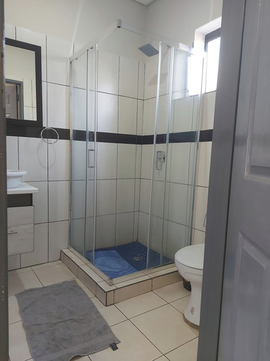 Bathroom 3, R&H Guest House, Chobe