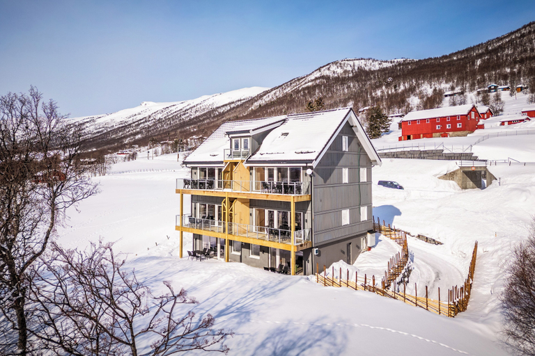 Exterior & Views