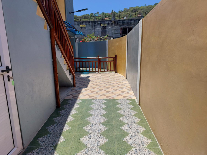 Others 5, Villa Elyza