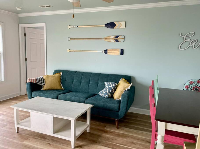 4, 3 Bedroom Condo, Ocean Views & Short Walk to Beach!, Brunswick